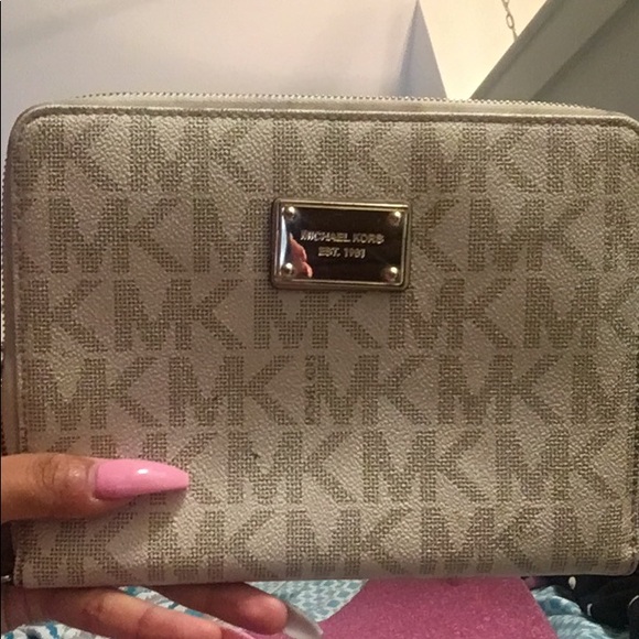 Handbags - Micheal Kors clutch